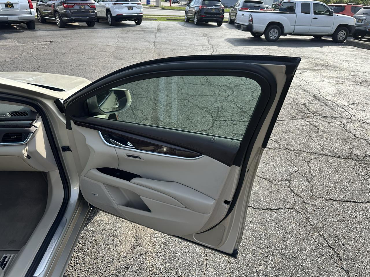 Cadillac XTS 4dr Sdn Luxury FWD 2014