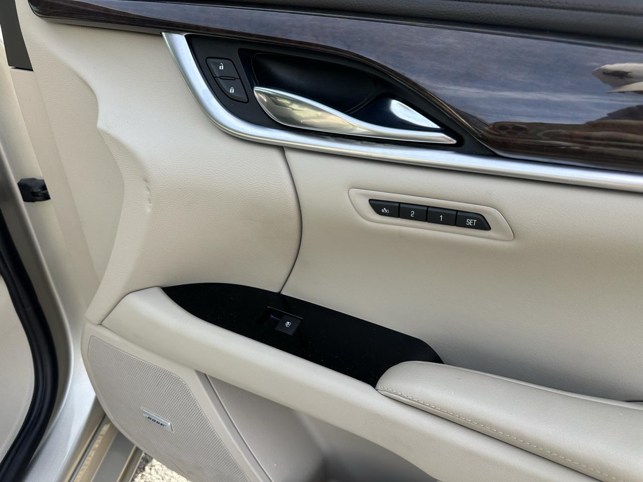 Cadillac XTS 4dr Sdn Luxury FWD 2014