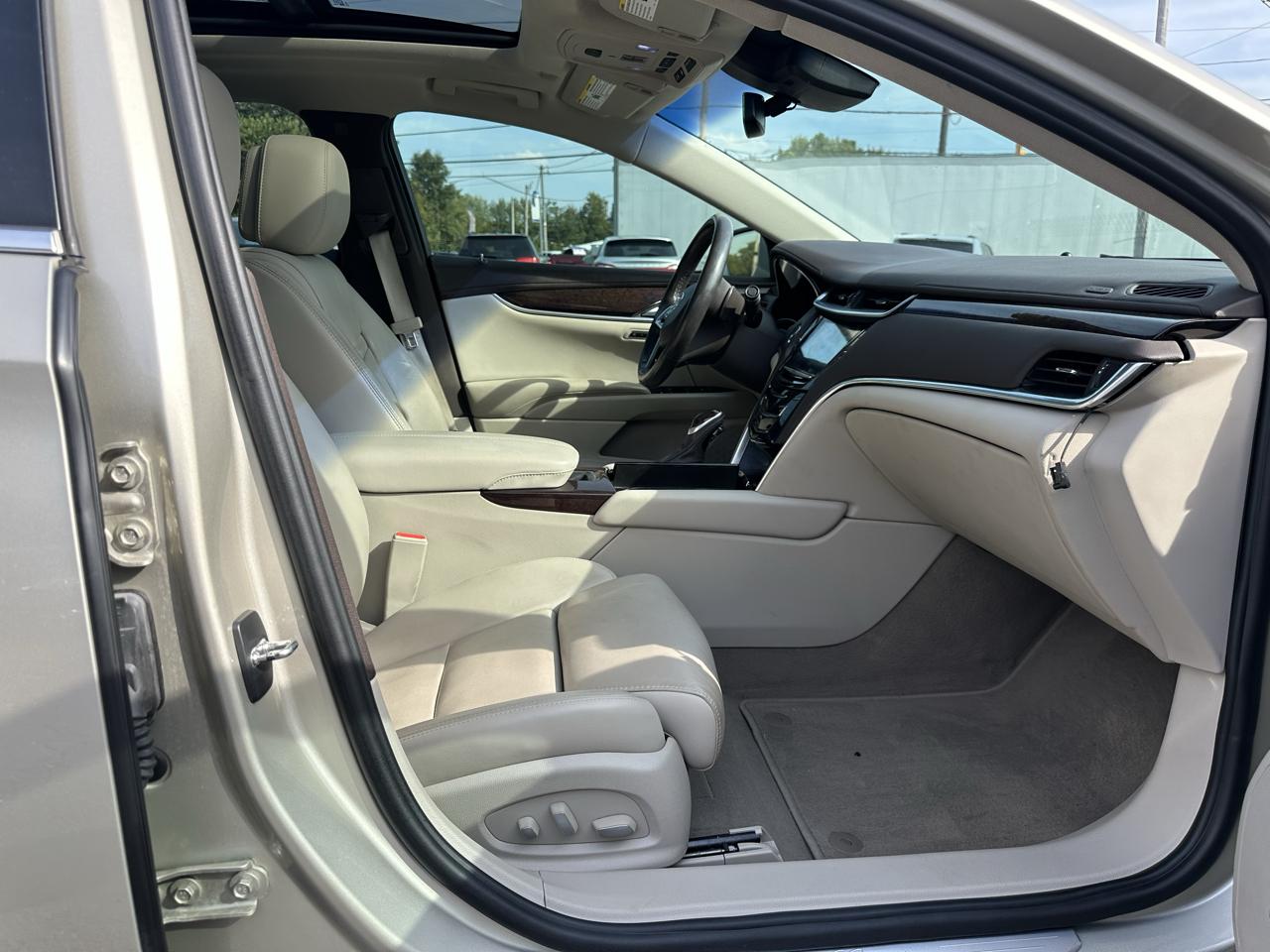 Cadillac XTS 4dr Sdn Luxury FWD 2014