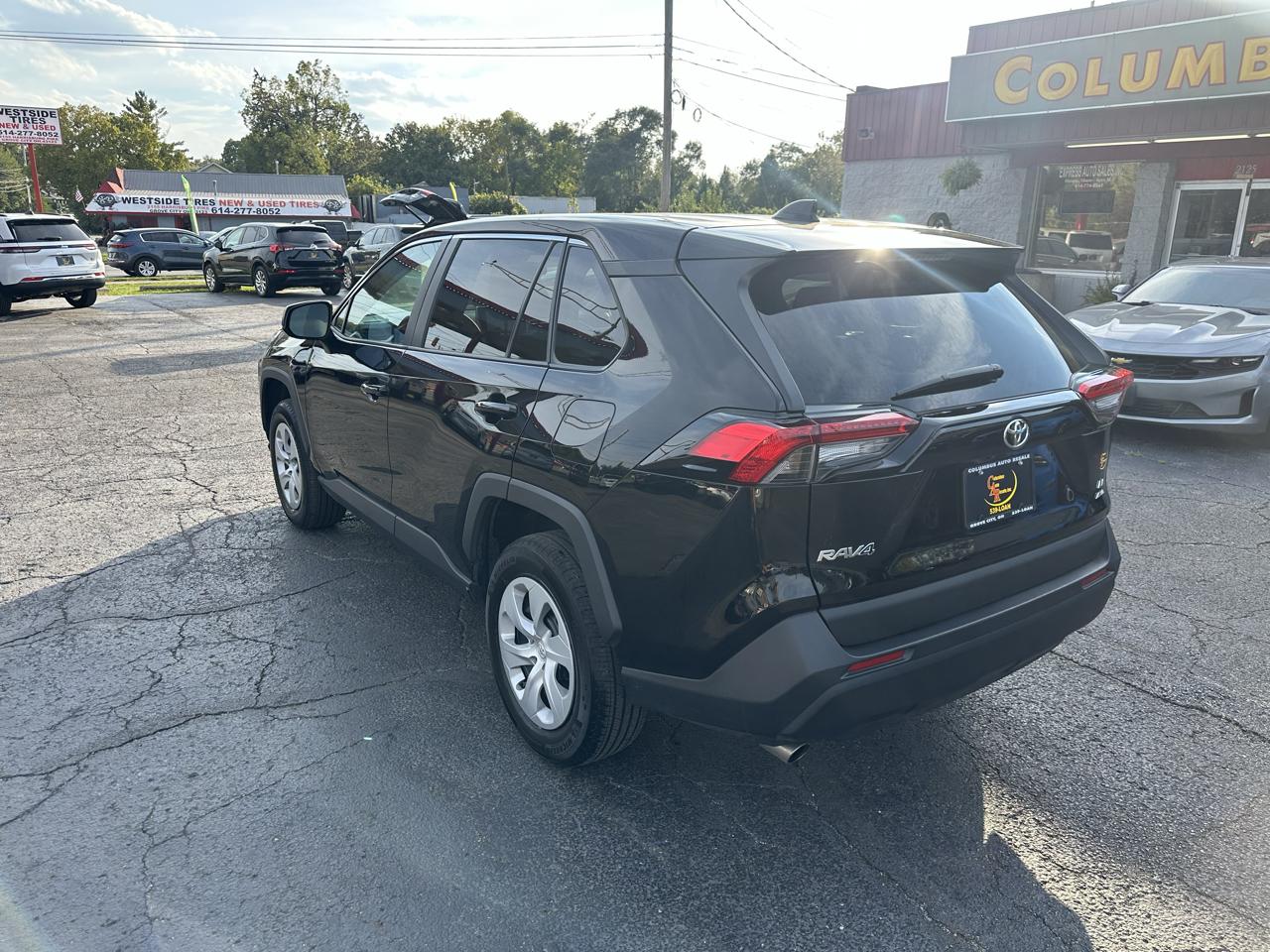 Toyota RAV4 LE AWD (Natl) 2025