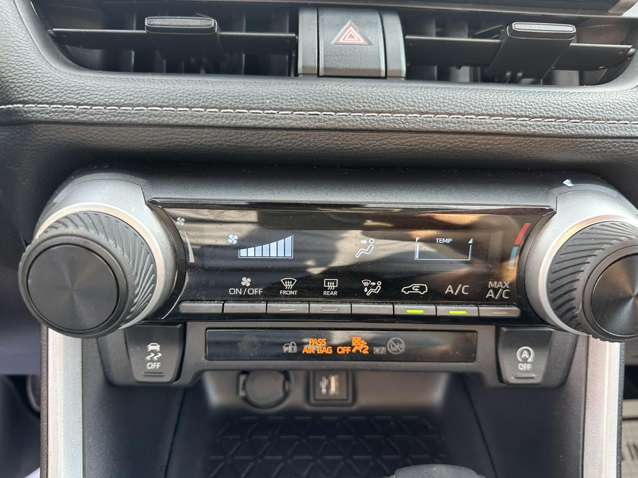 Toyota RAV4 LE AWD (Natl) 2025