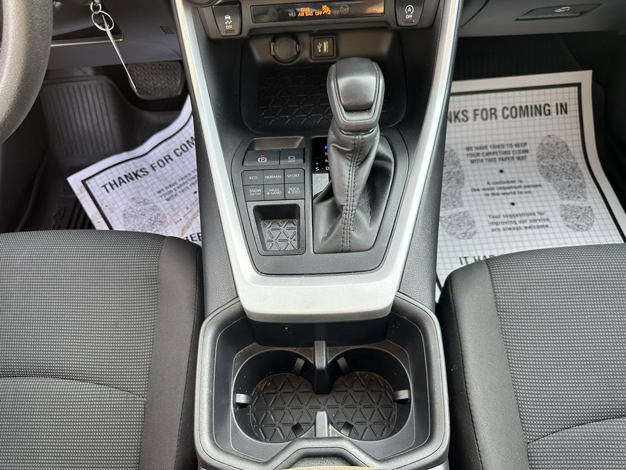Toyota RAV4 LE AWD (Natl) 2025