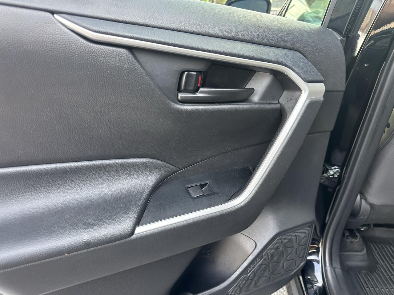 Toyota RAV4 LE AWD (Natl) 2025