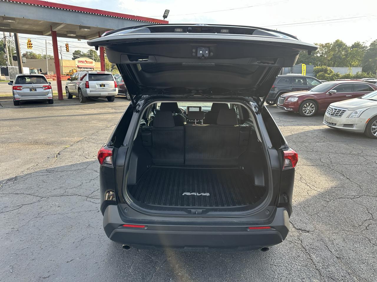 Toyota RAV4 LE AWD (Natl) 2025