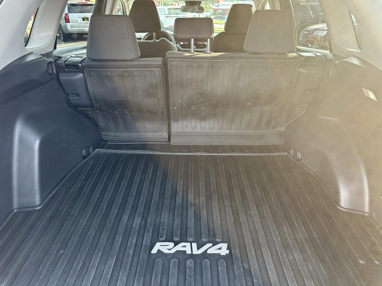 Toyota RAV4 LE AWD (Natl) 2025