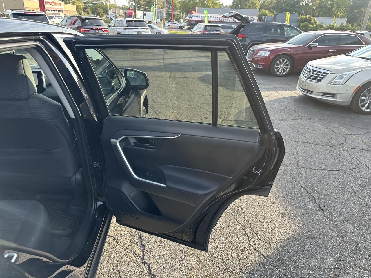 Toyota RAV4 LE AWD (Natl) 2025