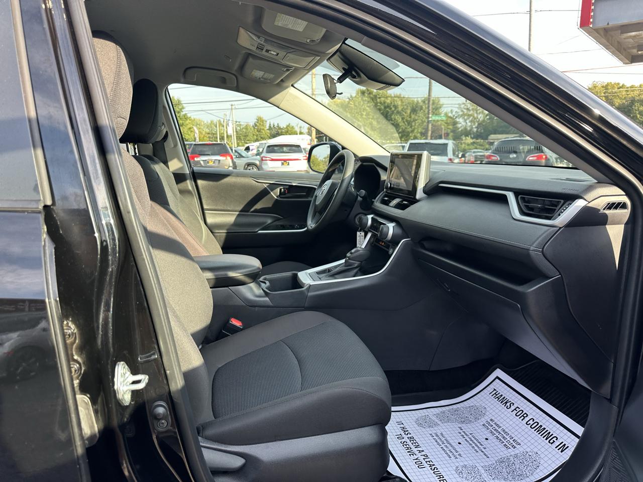 Toyota RAV4 LE AWD (Natl) 2025