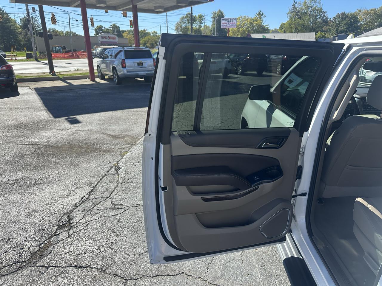 Chevrolet Suburban 4WD 4dr LT 2020