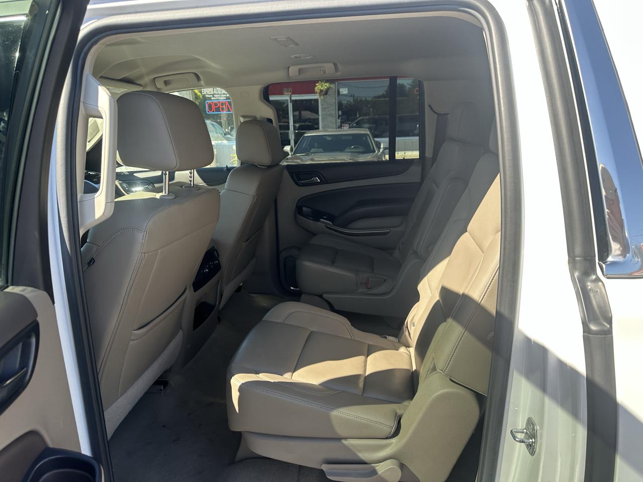 Chevrolet Suburban 4WD 4dr LT 2020
