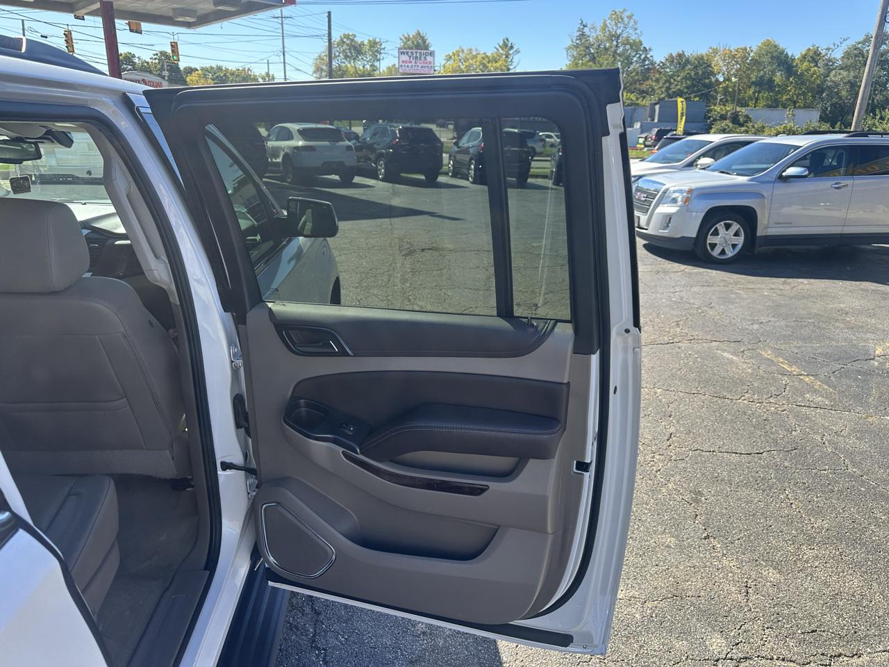 Chevrolet Suburban 4WD 4dr LT 2020
