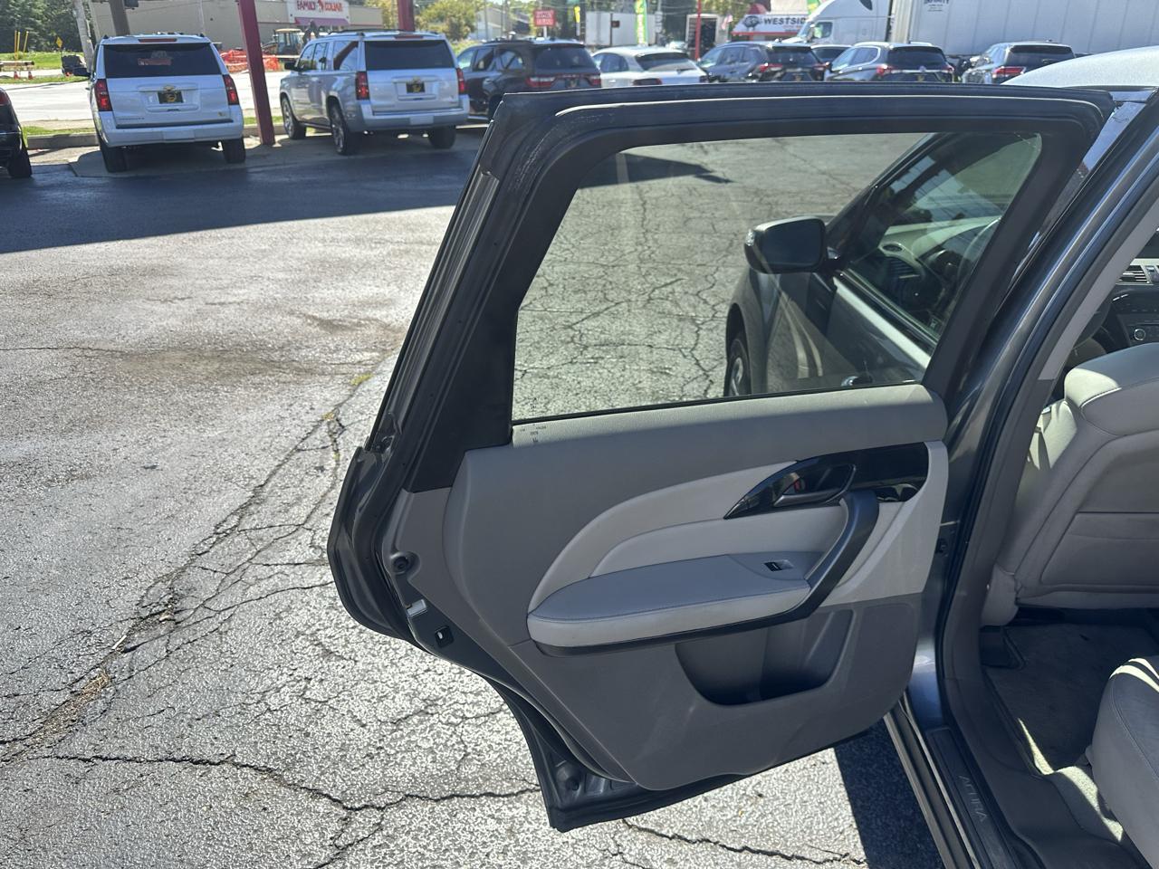 Acura MDX photo 24