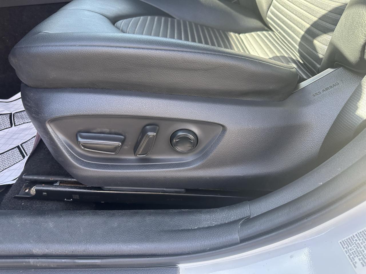 Toyota Camry XLE Auto (Natl) 2018