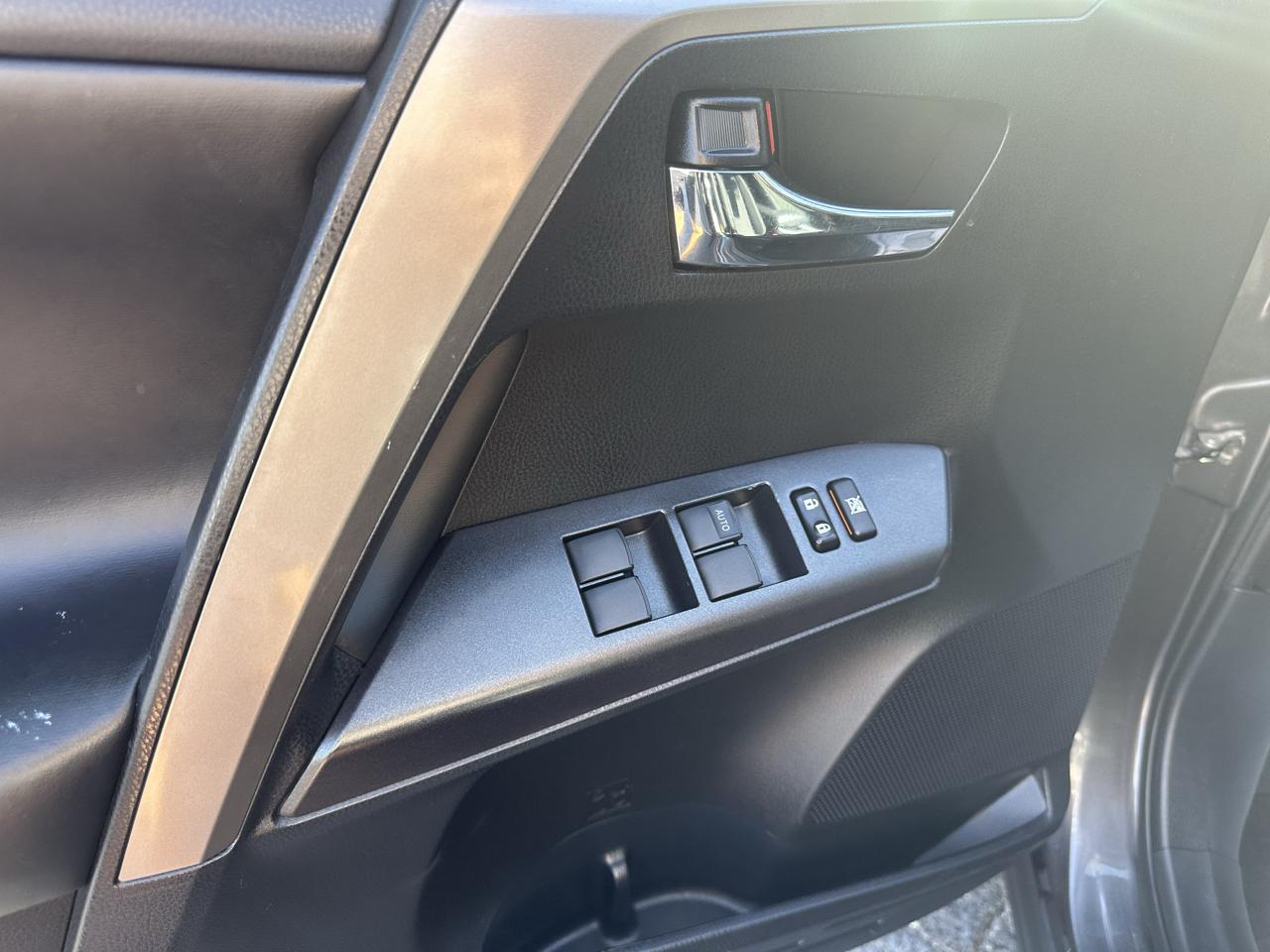 Toyota RAV4 Adventure AWD (Natl) 2018