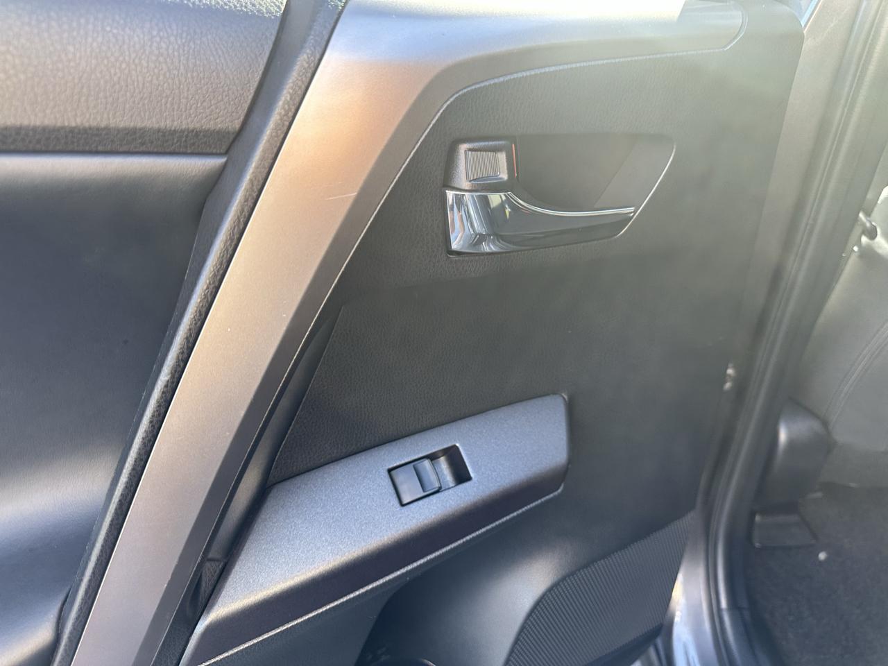 Toyota RAV4 Adventure AWD (Natl) 2018