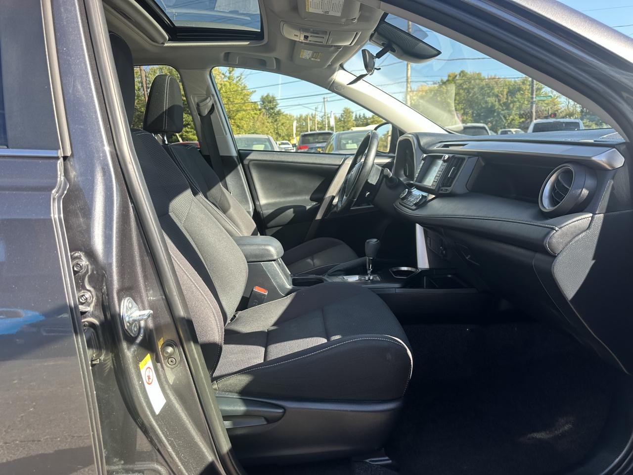 Toyota RAV4 Adventure AWD (Natl) 2018