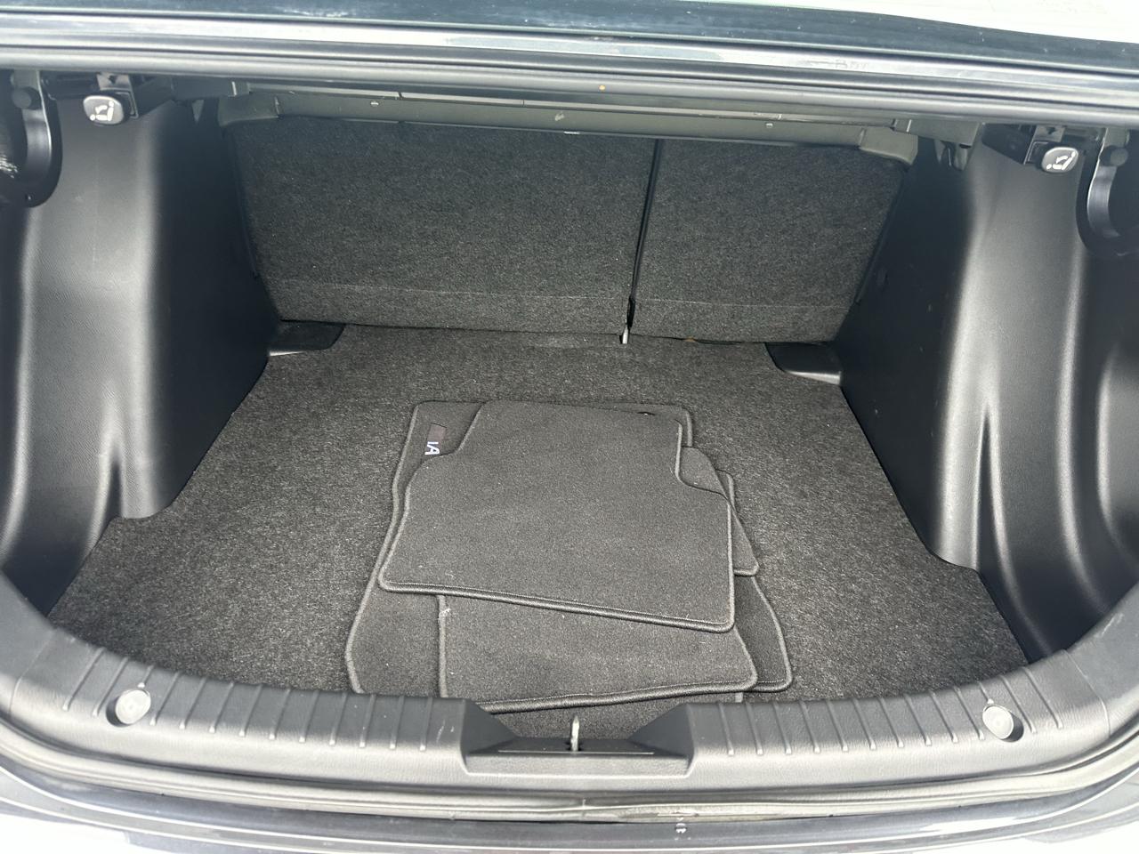 Toyota Yaris iA Manual (Natl) 2018