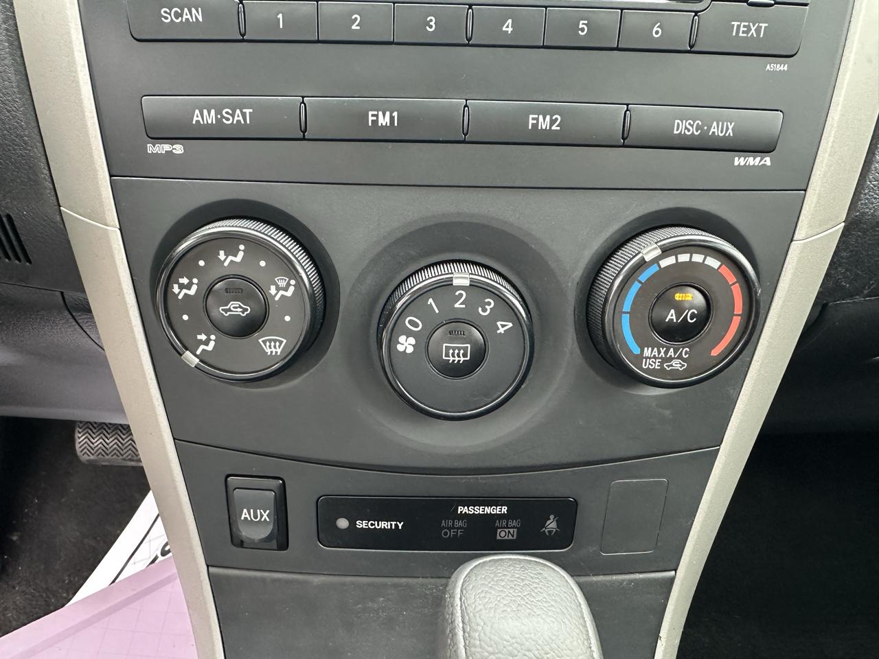Toyota Corolla 4dr Sdn Man (Natl) 2009