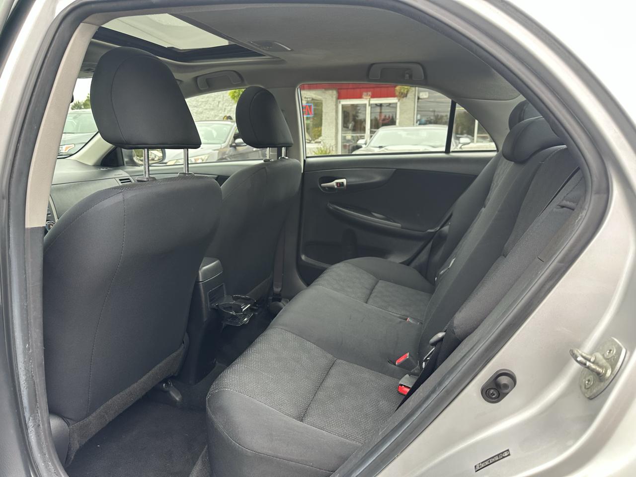 Toyota Corolla 4dr Sdn Man (Natl) 2009