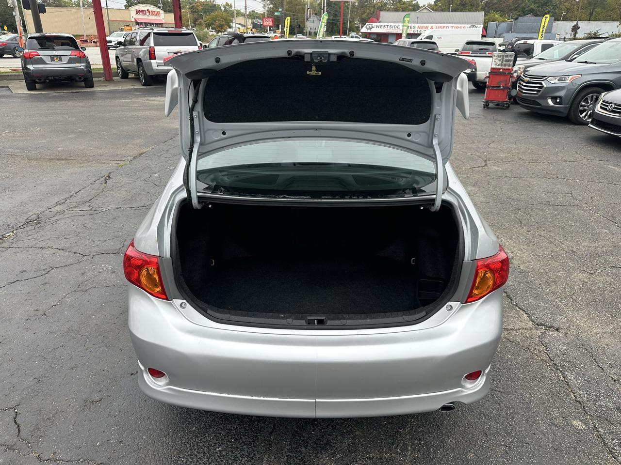 Toyota Corolla 4dr Sdn Man (Natl) 2009