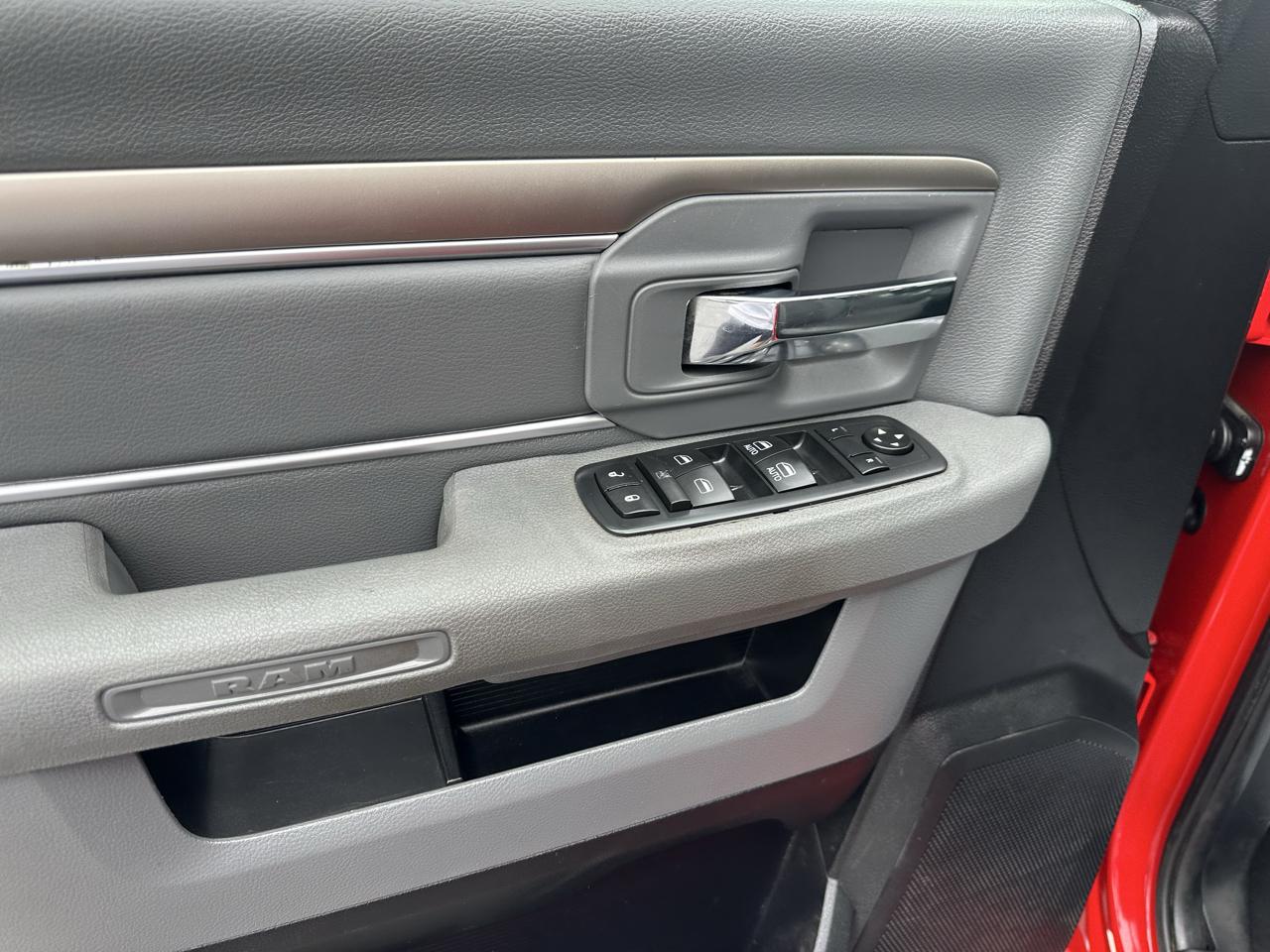 RAM 1500 4WD Quad Cab 140.5" Big Horn 2016