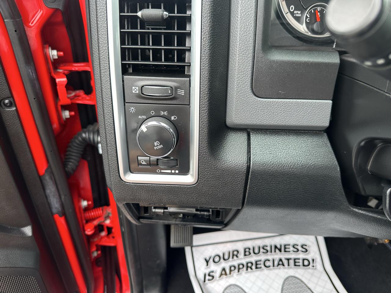 RAM 1500 4WD Quad Cab 140.5" Big Horn 2016