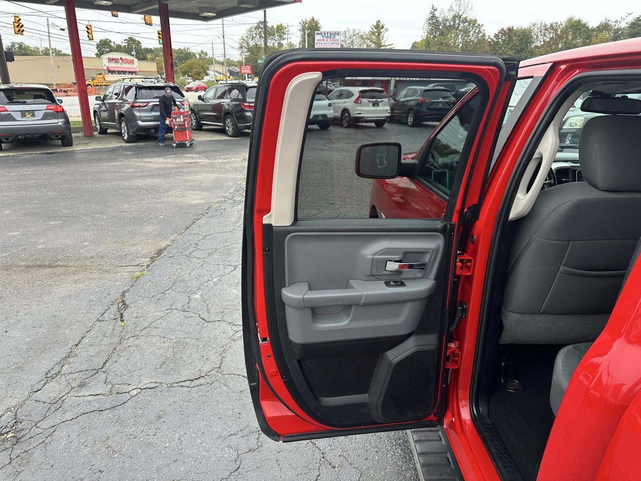RAM 1500 4WD Quad Cab 140.5" Big Horn 2016