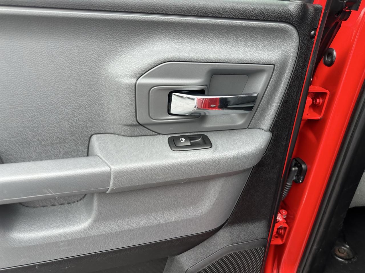RAM 1500 4WD Quad Cab 140.5" Big Horn 2016