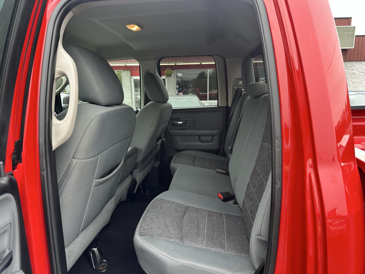 RAM 1500 4WD Quad Cab 140.5" Big Horn 2016