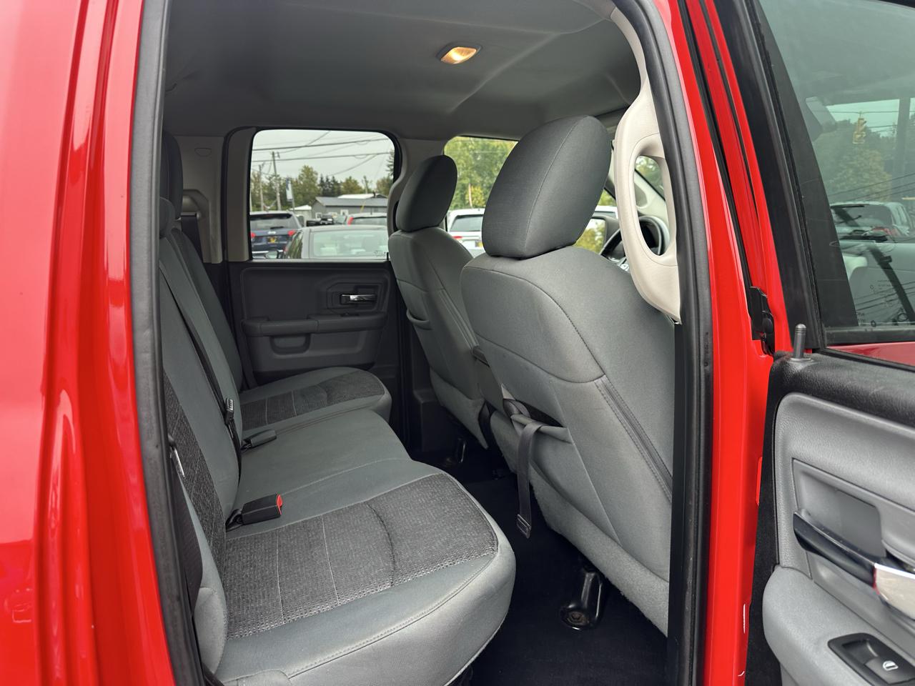 RAM 1500 4WD Quad Cab 140.5" Big Horn 2016