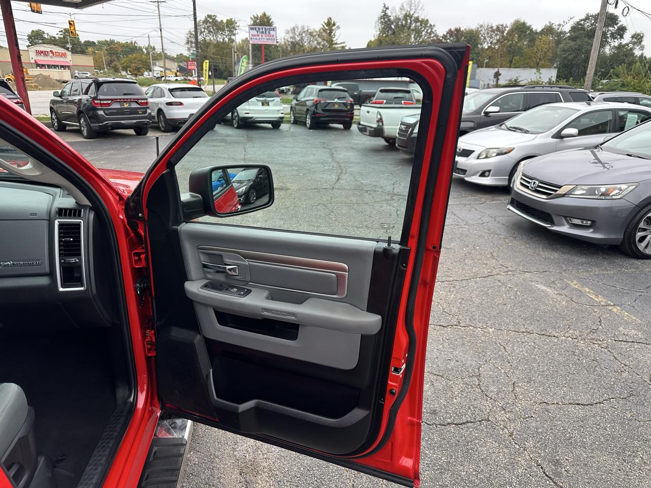 RAM 1500 4WD Quad Cab 140.5" Big Horn 2016