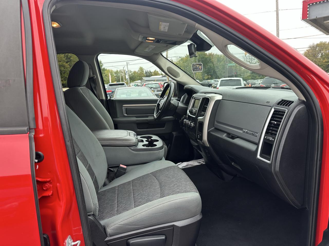 RAM 1500 4WD Quad Cab 140.5" Big Horn 2016