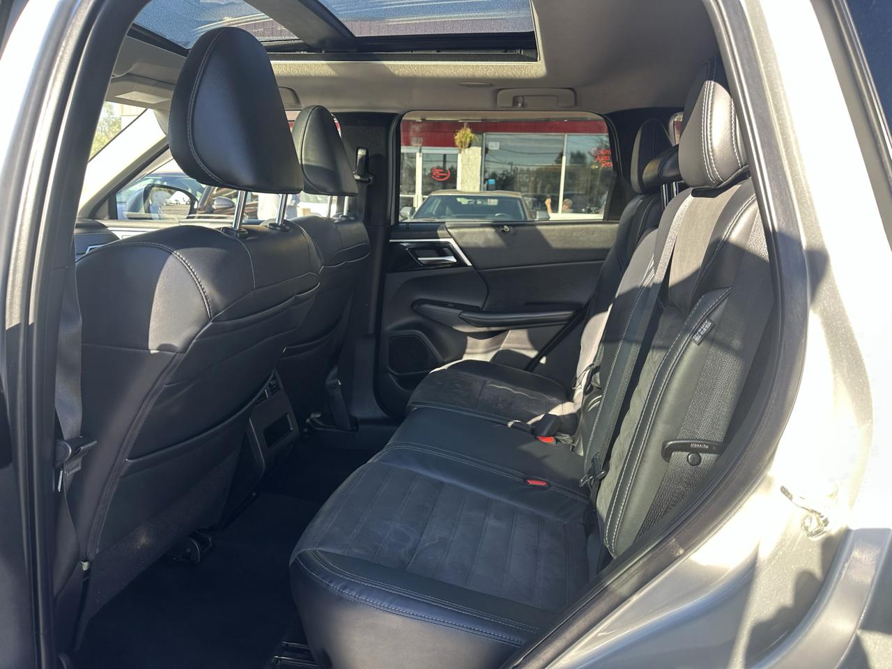 Mitsubishi Outlander SE Launch Edition S-AWC 2022