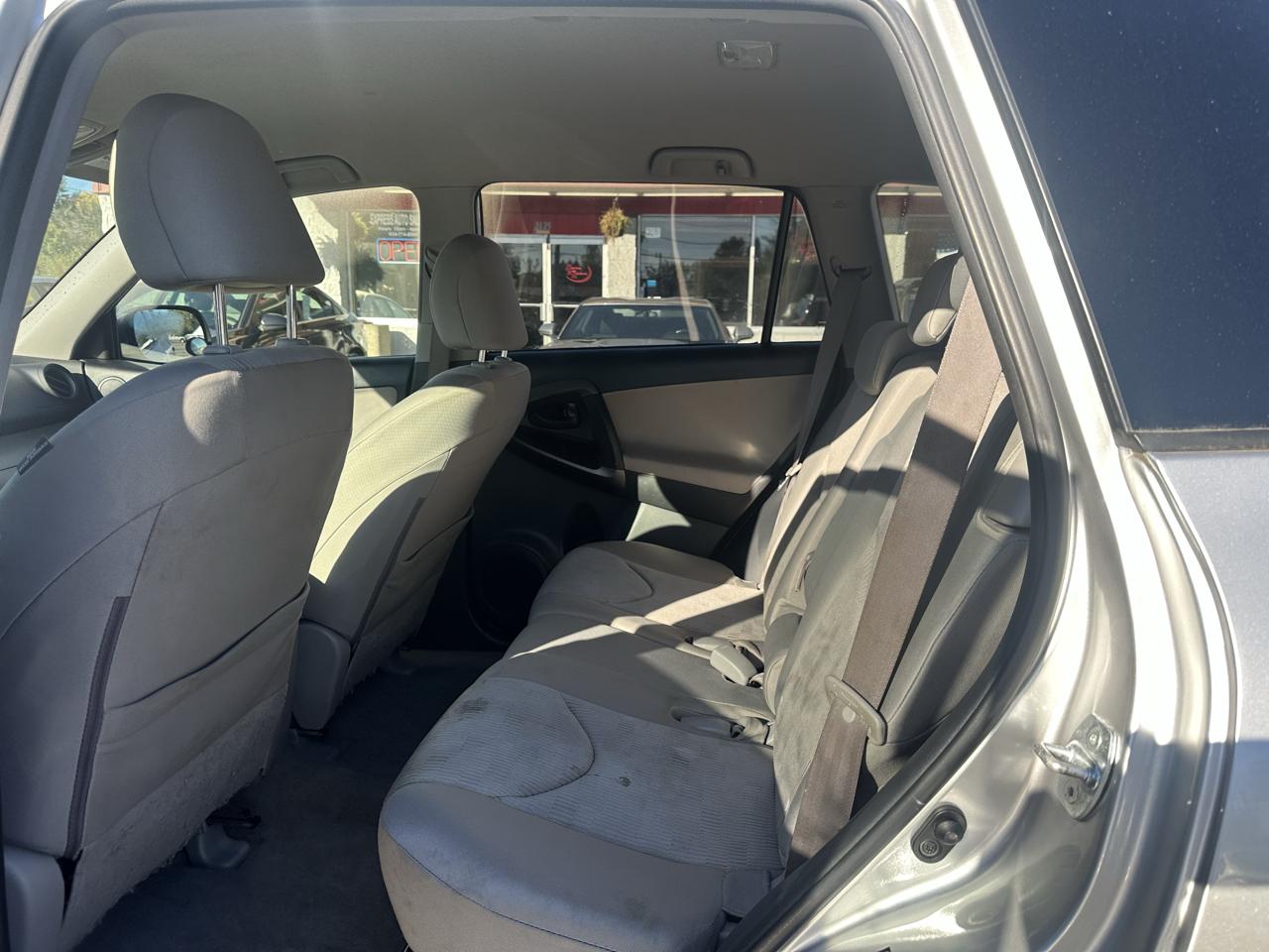 Toyota RAV4 4WD 4dr 4-cyl 4-Spd AT (Natl) 2010