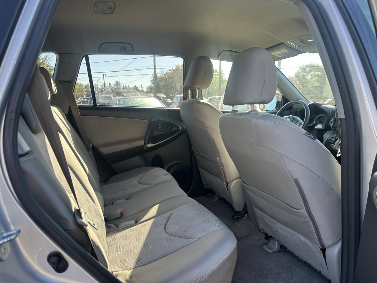 Toyota RAV4 4WD 4dr 4-cyl 4-Spd AT (Natl) 2010