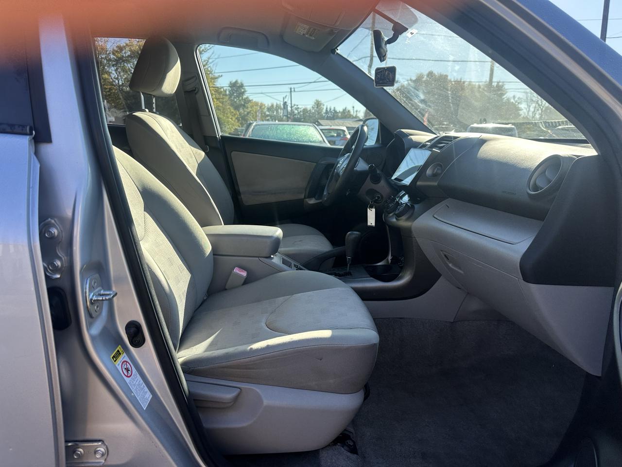 Toyota RAV4 4WD 4dr 4-cyl 4-Spd AT (Natl) 2010