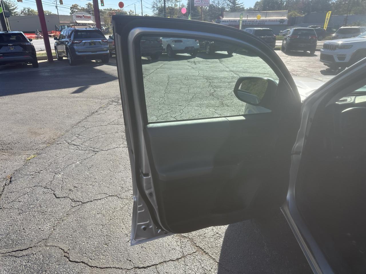 Toyota Tacoma 2WD SR5 Double Cab 5' Bed I4 AT (Natl) 2022
