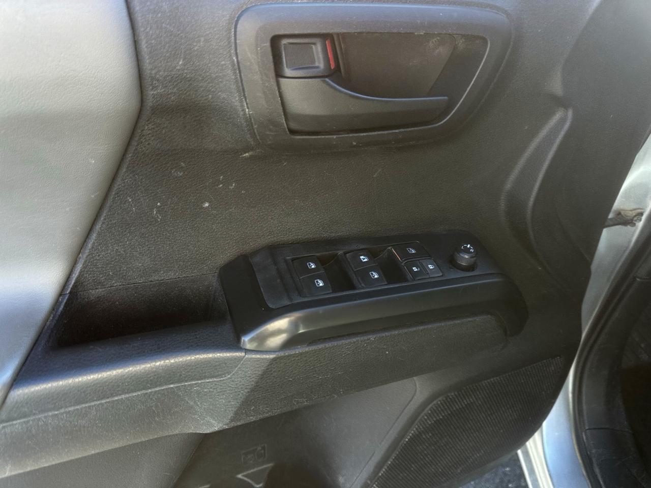 Toyota Tacoma 2WD SR5 Double Cab 5' Bed I4 AT (Natl) 2022