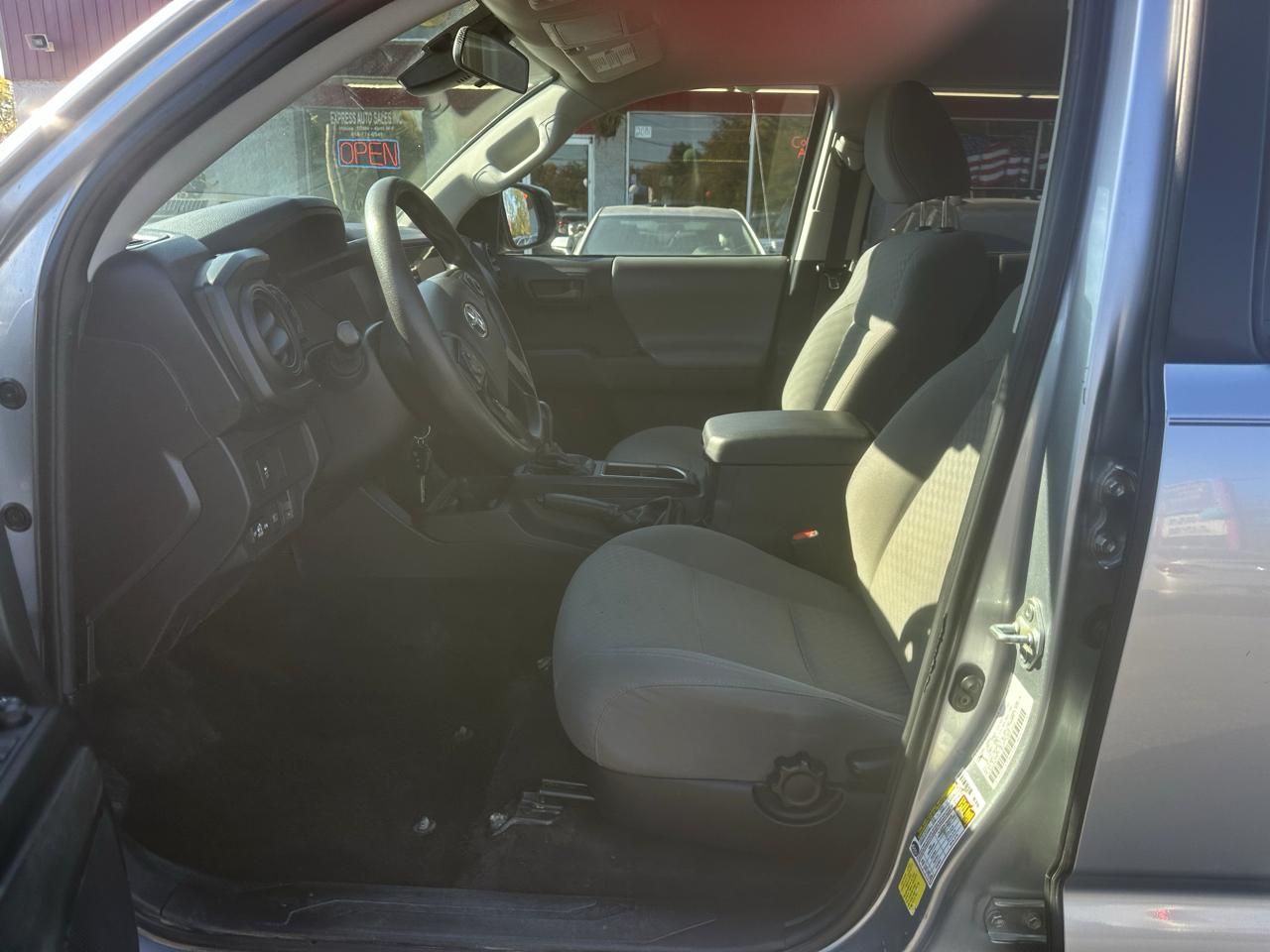 Toyota Tacoma 2WD SR5 Double Cab 5' Bed I4 AT (Natl) 2022