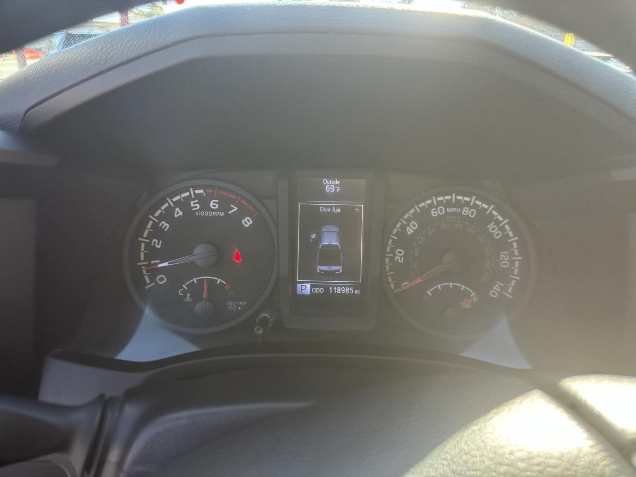 Toyota Tacoma 2WD SR5 Double Cab 5' Bed I4 AT (Natl) 2022