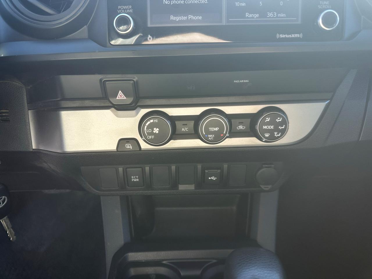 Toyota Tacoma 2WD SR5 Double Cab 5' Bed I4 AT (Natl) 2022