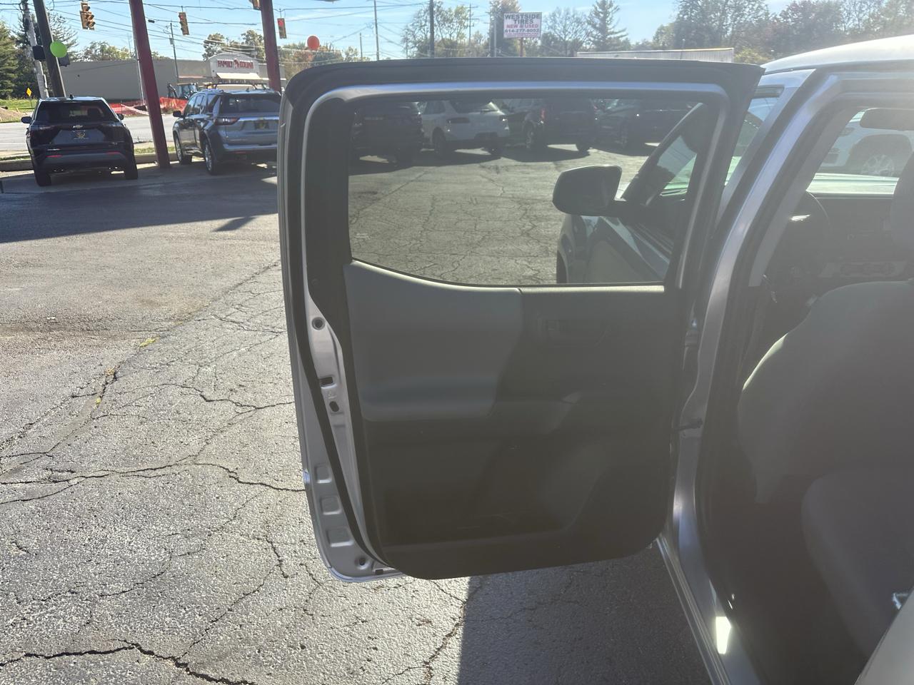 Toyota Tacoma 2WD SR5 Double Cab 5' Bed I4 AT (Natl) 2022