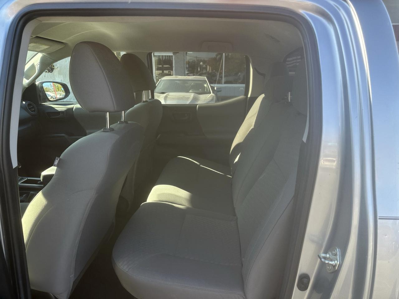 Toyota Tacoma 2WD SR5 Double Cab 5' Bed I4 AT (Natl) 2022