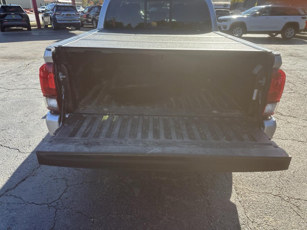 Toyota Tacoma 2WD SR5 Double Cab 5' Bed I4 AT (Natl) 2022