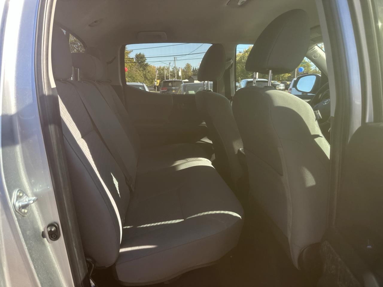 Toyota Tacoma 2WD SR5 Double Cab 5' Bed I4 AT (Natl) 2022