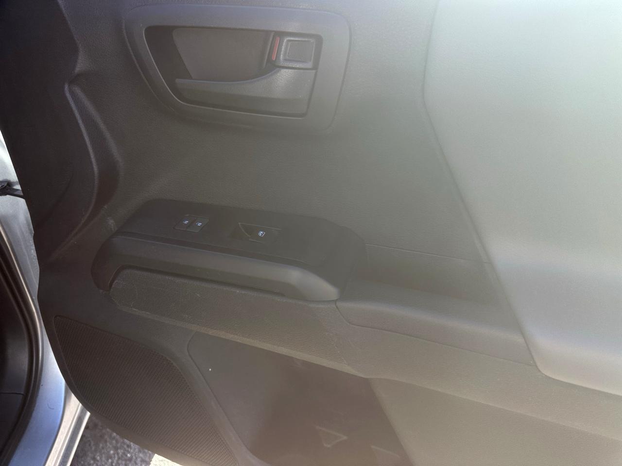 Toyota Tacoma 2WD SR5 Double Cab 5' Bed I4 AT (Natl) 2022