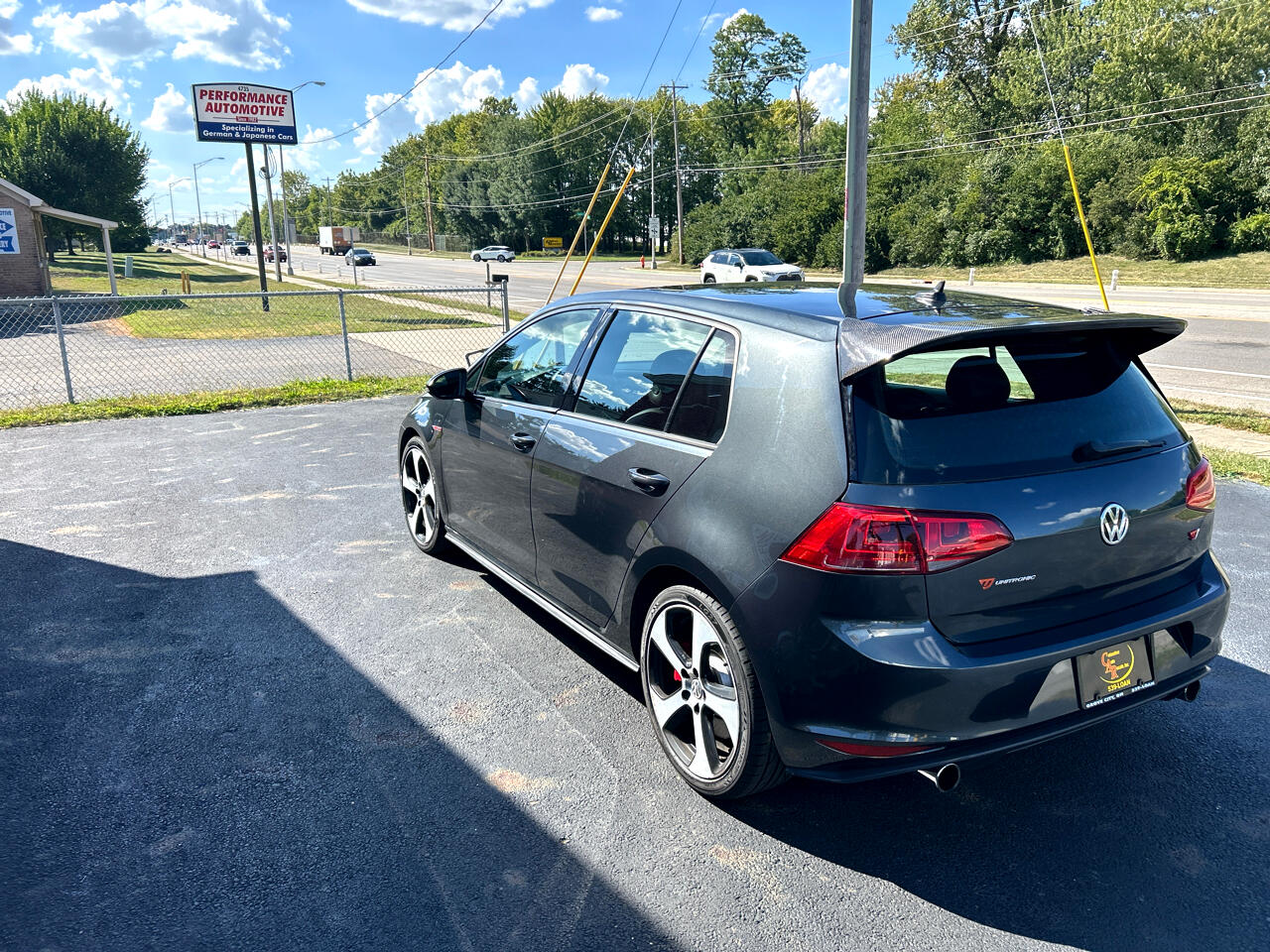 Volkswagen Golf GTI 2.0T 4-Door Autobahn DSG 2017 Volkswagen Golf GTI 2.0T 4-Door Autobahn DSG 2017