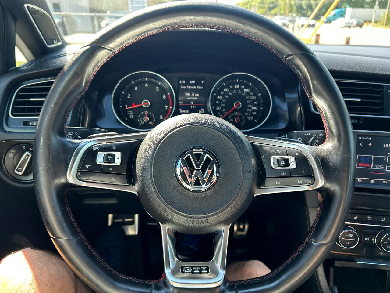 Volkswagen Golf GTI 2.0T 4-Door Autobahn DSG 2017 Volkswagen Golf GTI 2.0T 4-Door Autobahn DSG 2017