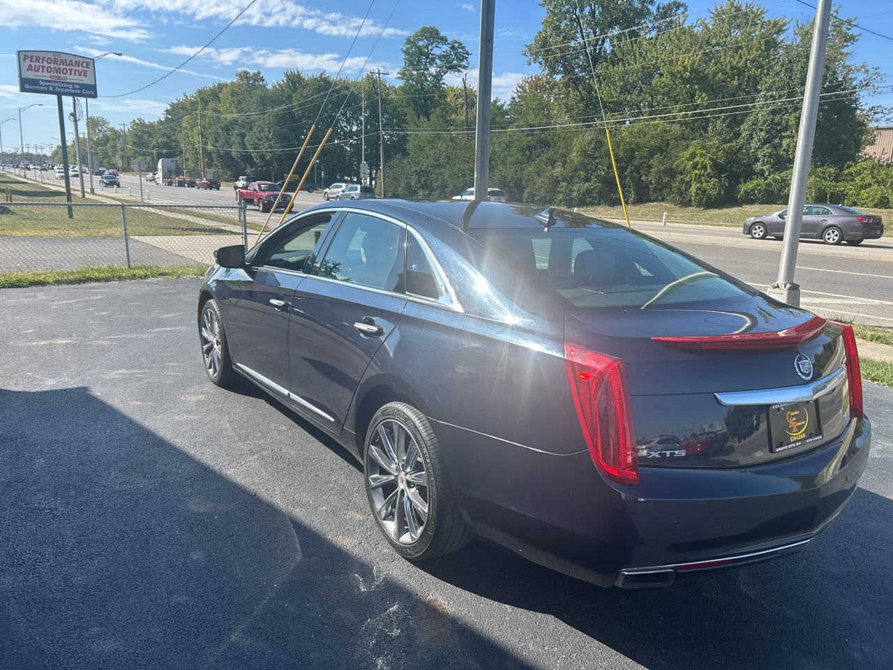 Cadillac XTS 4dr Sdn Luxury FWD 2013 Cadillac XTS 4dr Sdn Luxury FWD 2013