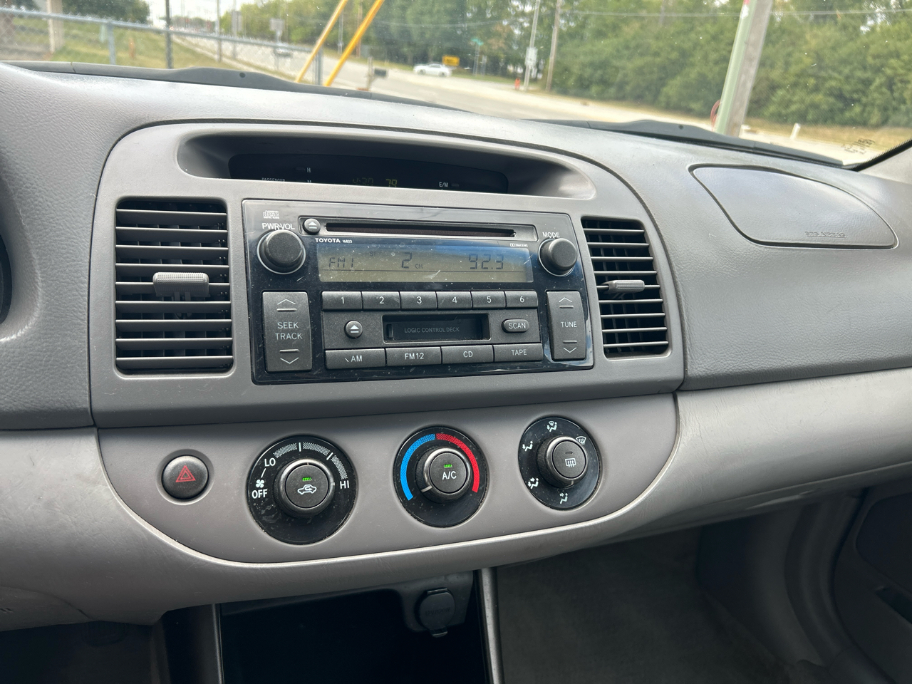 Toyota Camry 4dr Sdn XLE Auto (Natl) 2003 Toyota Camry 4dr Sdn XLE Auto (Natl) 2003