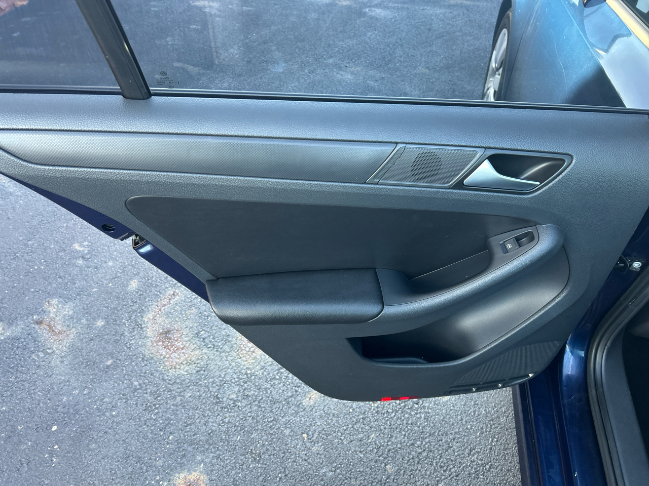 Volkswagen Jetta Sedan 4dr Auto SE PZEV 2014